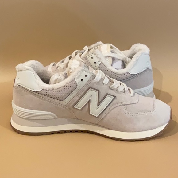 New Balance 574 cream with fur - Picture 3 of 11